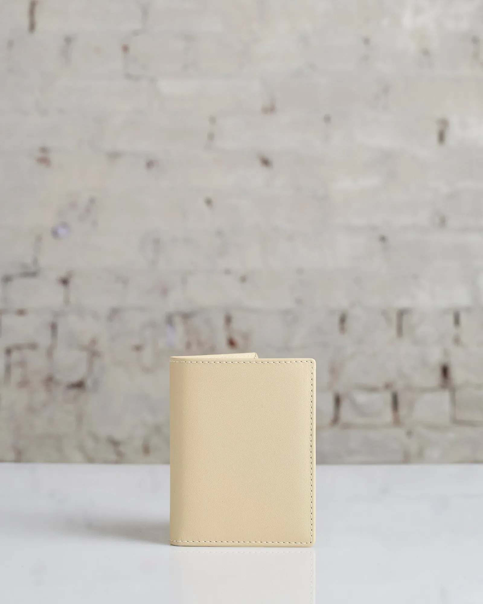 Comme des Garons Wallet Classic Leather Line A Bi-Fold Wallet Off White